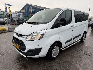 uszkodzony samochody osobowe Ford Transit 2.2 TDCI 74KW 9-Pers Airco Navi L1H1 2014/7