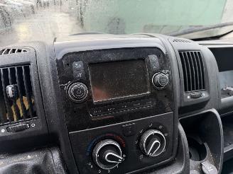 Peugeot Boxer 2.2 Bluehdi 103KW L4H2 Clima Navi Camera Zwaar Premium picture 9