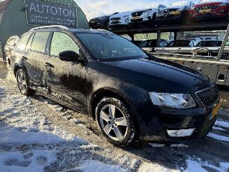 skadebil auto Skoda Octavia 1.6 TDI 81KW Clima Navi Keyless Greenline Business NAP 2014/4