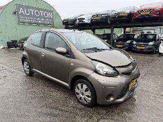 skadebil auto Toyota Aygo 1.0 VVT-I 50KW Airco 5-Drs Comfort 2013/3
