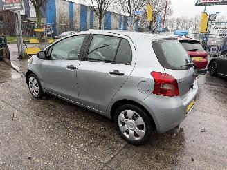 Toyota Yaris 1.3 VVTI 64KW Terra 5-Deurs picture 4