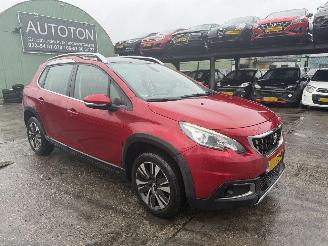 Damaged car Peugeot 2008 1.2 81KW Clima Navi Pano Led Allure NAP 2017/6