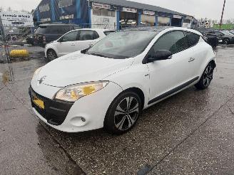 Vaurioauto  passenger cars Renault Mégane Coupe 1.4 TCE 96KW Bose Pano Clima Navi NAP 2011/4