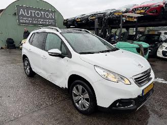skadebil auto Peugeot 2008 1.2 81KW Pano Clima Navi Led Allure 2016/5