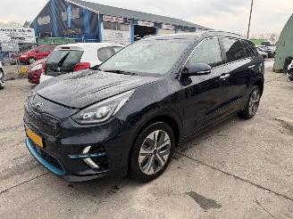 damaged passenger cars Kia e-Niro 64 kWh 150KW Autom. Clima Navi Led Xenon ExecutiveLine 2019/4