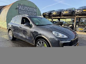 Unfallwagen Porsche Cayenne 3.0 S 245KW E-Hybrid Autom. Pano Clima Navi Led NAP 2015/12