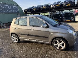 Kia Picanto 1.0 46KW Seven Airco 5-Drs NAP picture 2