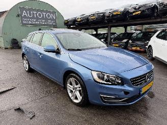Volvo V-60 2.4 D6 AWD PHEV 158KW Autom. Schuifdak Clima Navi Led NAP picture 2