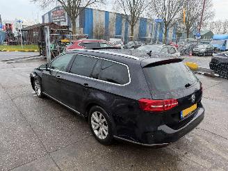 Volkswagen Passat 1.6 TDI 88KW DSG Pano Clima Navi Virtual Dash Highline Led NAP picture 4
