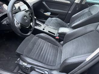 Volkswagen Passat 1.6 TDI 88KW DSG Pano Clima Navi Virtual Dash Highline Led NAP picture 11