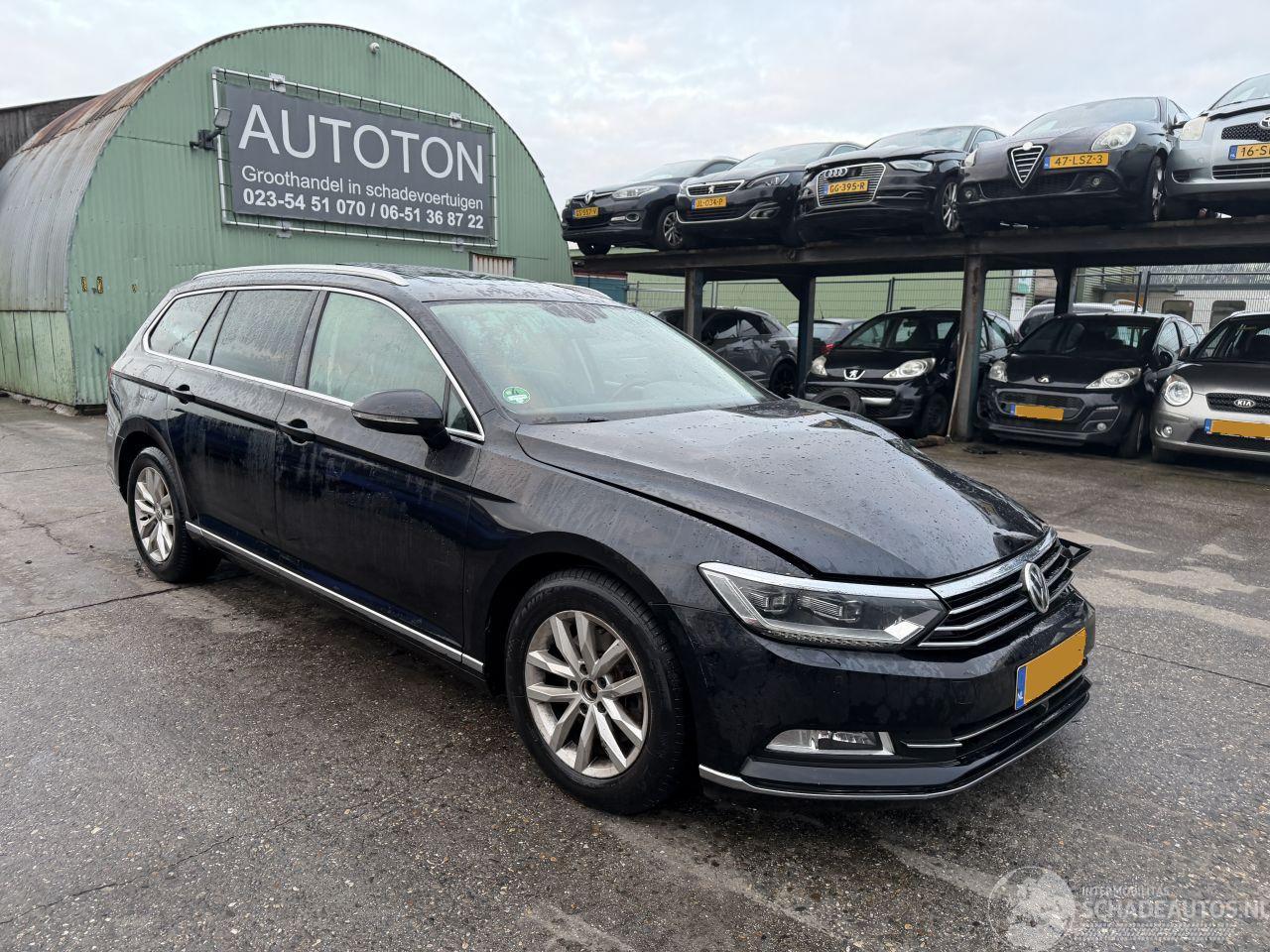 Volkswagen Passat 1.6 TDI 88KW DSG Pano Clima Navi Virtual Dash Highline Led NAP