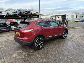 Damaged car Nissan Qashqai 1.2 85KW Pano Clima Navi Premier Edition Led 360view 2014/8