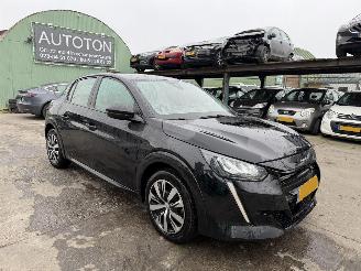 uszkodzony samochody osobowe Peugeot e-208 50 kWh 100KW Autom. Clima Navi Led Active Pack NAP 2023/9