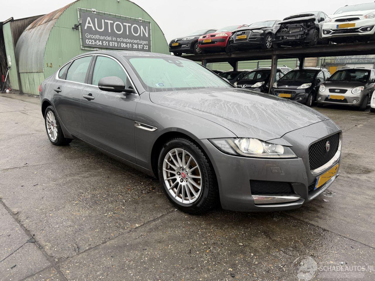 Jaguar XF 2.0D 120KW Autom. Clima Navi Leer Xenon Portfolio NAP