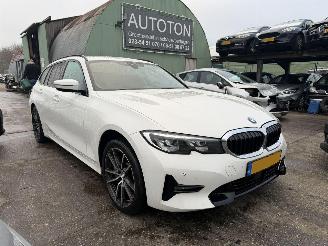 Schadeauto BMW 3-serie 330e 135KW Autom. Clima Navi Leer Led 2021/5