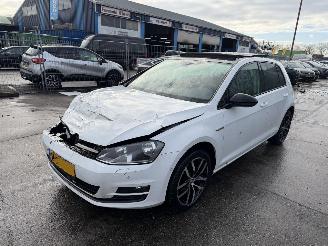 krockskadad bil auto Volkswagen Golf 1.4 TSI 103KW DSG Pano ACT Highline 2014/4
