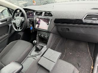 Volkswagen Tiguan 1.4 TSI 92KW Clima Navi Camera Vitrual Dash Business R picture 5