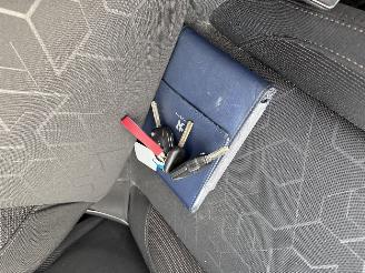 Peugeot 2008 1.2 60KW Automaat Clima Led Active NAP picture 14