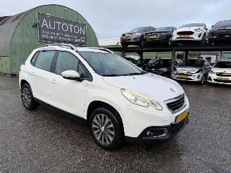 Unfallwagen Peugeot 2008 1.2 60KW Automaat Clima Led Active NAP 2014/4