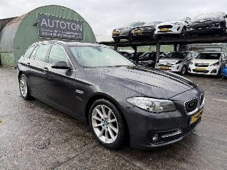 damaged passenger cars BMW 5-serie 520i 135KW Autom. Clima Navi Led Xenon High Executive NAP 2016/2