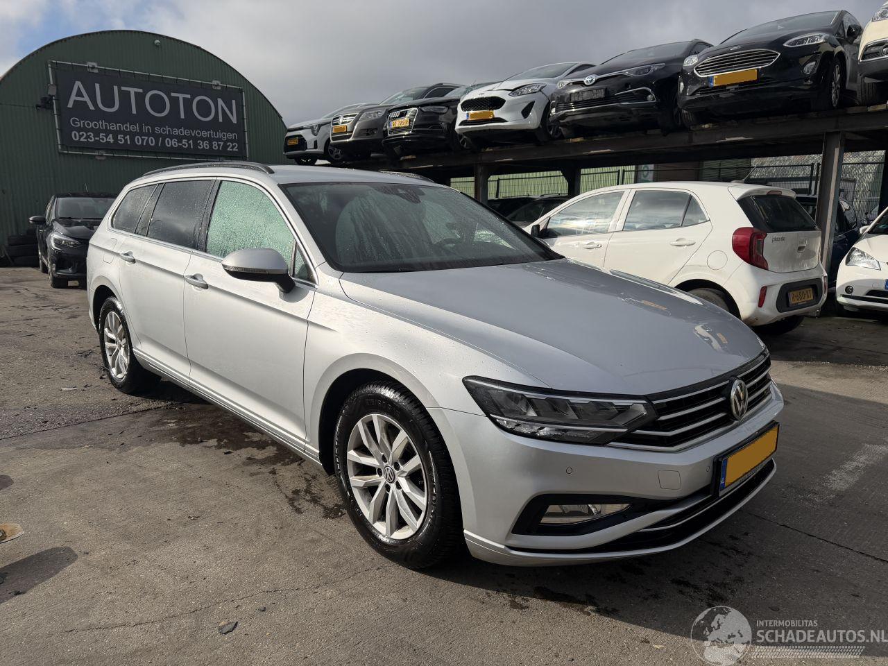 Volkswagen Passat 1.6 TDI 88KW DSG Clima Navi Led Camera Comfort Business
