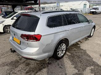 Volkswagen Passat 1.6 TDI 88KW DSG Clima Navi Led Camera Comfort Business picture 4