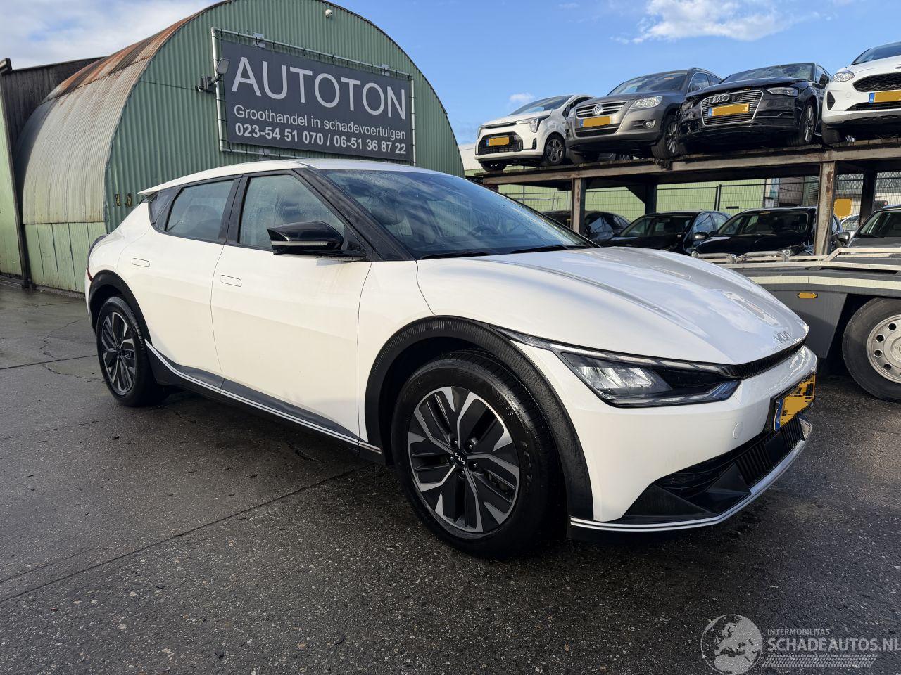 Kia EV6 58 kWh 125KW Clima Navi Camera Led NAP