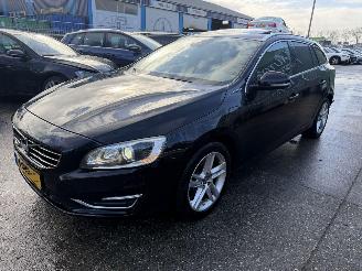 Volvo V-60 2.4 D6 AWD PHEV Autom. Clima Navi Schuifdak Summum Camera picture 5