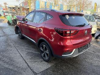 MG ZS EV 45 kWh Luxury Pano NAP picture 3