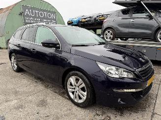 Voiture accidenté Peugeot 308 1.6 Bluehdi 88KW Pano Clima Navi Camera Executive Pack NAP 2015/11