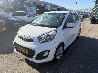 Damaged car Kia Picanto 1.0 CVVT 51KW Led Airco 5-Deurs 2012/1