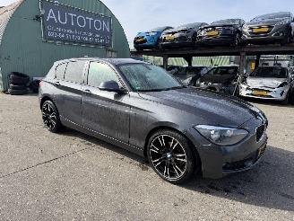 Unfallwagen BMW 1-serie 116i Autom. 100KW Clima Navi 5-Drs 2012/2