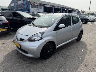 uszkodzony samochody osobowe Toyota Aygo 1.0-12V 50KW Airco 5-Drs 2007/3