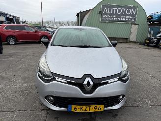 Damaged car Renault Clio 0.9 TCE 66KW Navi Clima Led Expression 2013/8
