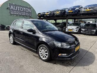 Vaurioauto  passenger cars Volkswagen Polo 1.2 TSI 90PK Navi Airco 5-Drs Comfortline Connected Series NAP 2016/11
