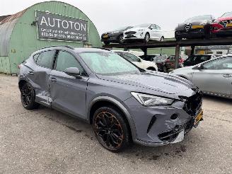 Vaurioauto  passenger cars Cupra Formentor 1.4 E-Hybrid 110KW VZ Copper Edition Clima Navi 2022/10