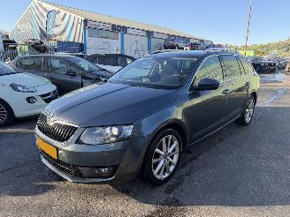 Vaurioauto  passenger cars Skoda Octavia 1.6 TDI 77KW DSG Clima Navi Led Xenon Businessline Elegance 2014/12