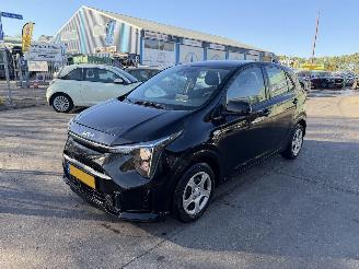 krockskadad bil auto Kia Picanto 1.0 DPI 46KW DynamicLine Airco Navi Camera Led 5-Drs NAP 2025/10