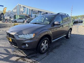 Damaged car Mitsubishi Outlander 2.0 108KW Autom. Clima Navi Edition One NAP 2012/1