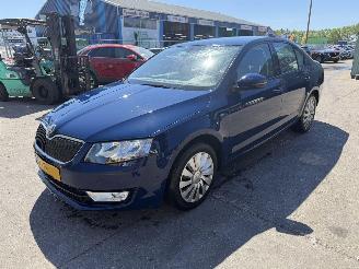 skadebil auto Skoda Octavia 1.4 TSI 103KW Airco Sedan Greentech Ambition NAP 2014/3