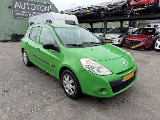 Voiture accidenté Renault Clio 1.2-16V 55KW Navi Airco Authentique 2012/4