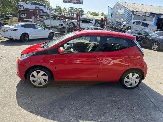 Toyota Aygo 1.0 VVT-I X-Play Airco Navi Led Camera 5-Drs picture 3