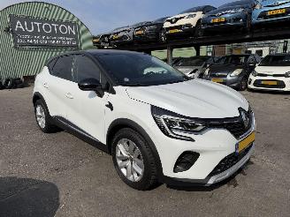 Vaurioauto  passenger cars Renault Captur 1.3 TCE 96KW Intens Navi Clima Led 2020/12