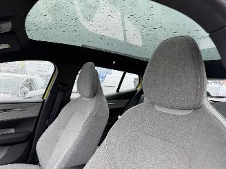 Volvo EX30 PERFORMANCE 69 kWh 428PK Twin Motor Pano Clima Navi NAP picture 14