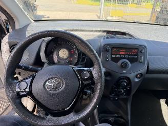 Toyota Aygo 1.0 VVT-I 53KW X-fun Airco Led 5-Drs NAP picture 6