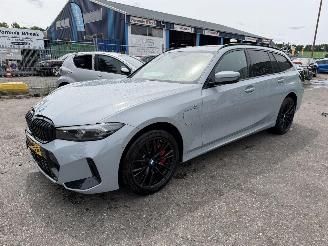 Unfallwagen BMW 3-serie 330e 135KW Pano Clima Navi M-Pakket NAP 2025/12