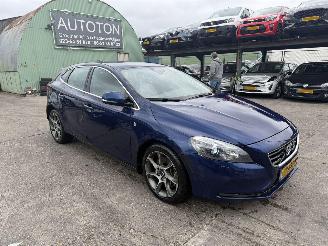 Vaurioauto  passenger cars Volvo V-40 2.0 D4 140KW Ocean Race Xenon Clima Navi Leer NAP 2015/4