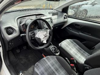 Peugeot 108 1.0 e-VTI 53KW Led Airco 5-Drs Active NAP picture 5