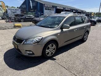 skadebil auto Kia Cee d 1.4 CVVT 66KW Clima X-Executive NAP 2010/11