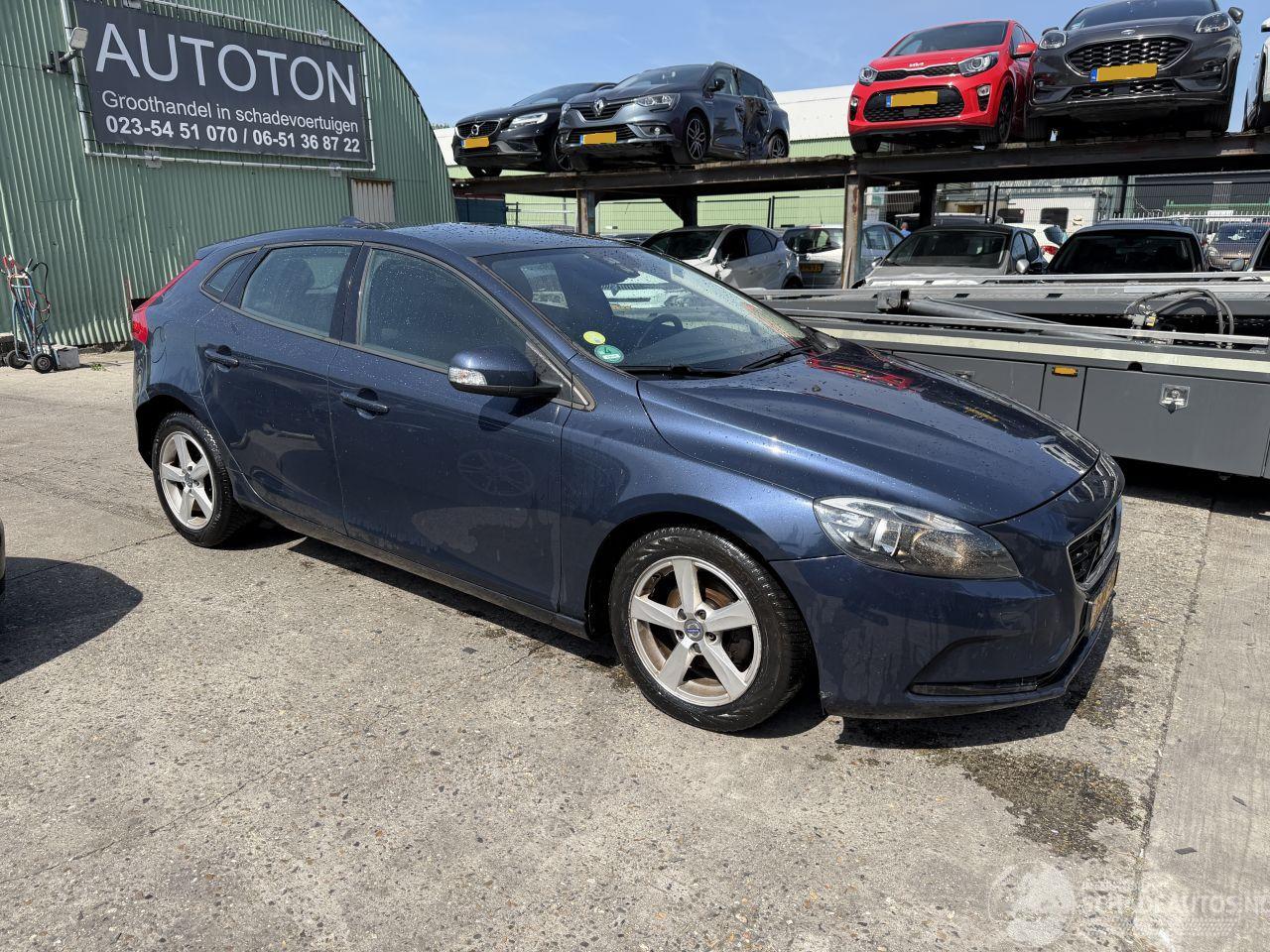 Volvo V-40 1.6 D2 84KW Pano Clima Navi 5-Deurs